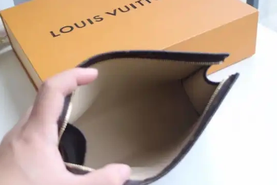 First bag ru VUITTON 19 TOILETRY LOUIS POUCH 0612
